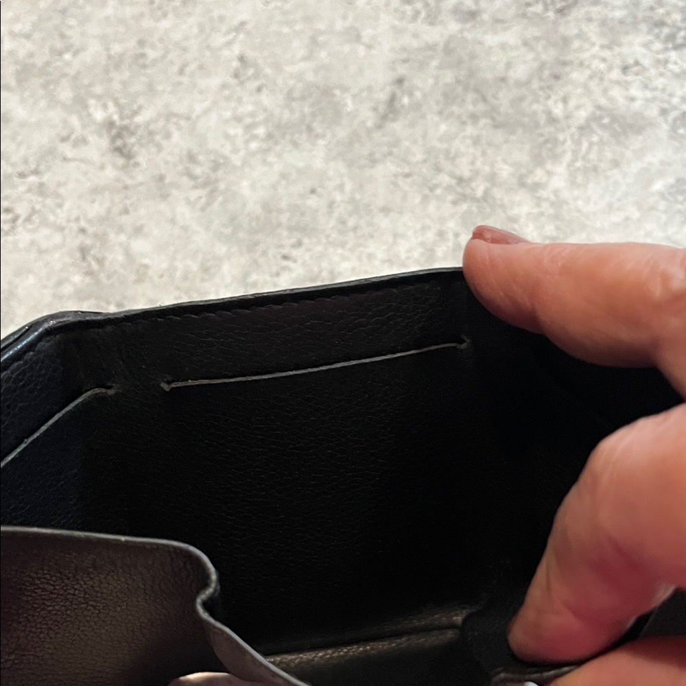 Louis Vuitton Black Wallet with Gold Logo - Picture 16 of 16